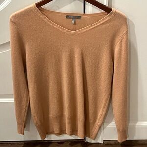 Neiman Marcus V-Neck Sweater in Soft Brown